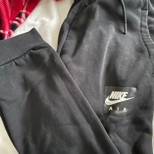 Nike joggers with pockets